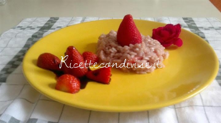 Ricetta risotto con fragole e champagne accompagnato da fragole in glassa di aceto balsamico di Michele Mitch Brandi