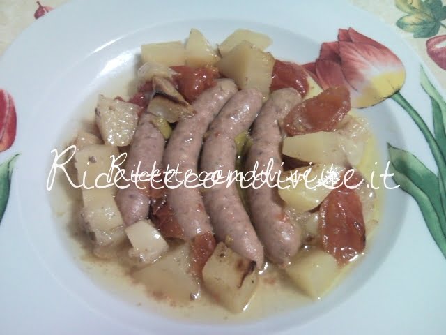 Ricetta salsiccia con patate e pomodorini
