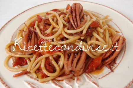 Bucatini con ciuffetti di calamaro