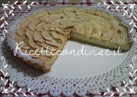 Particolare crostata di mele e crema pasticcera di Teresa Mastandrea Particolare crostata di mele e crema pasticcera di Teresa Mastandrea