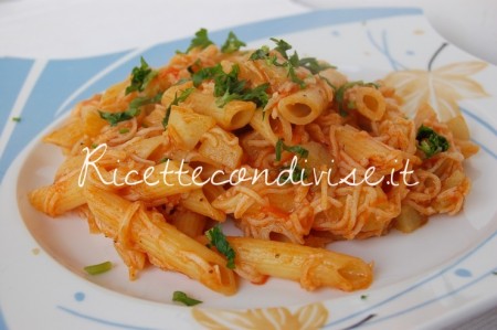 Penne rosè con zucchina spinosa e surimi