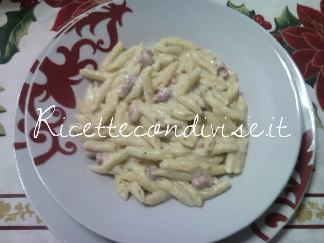 Ricetta Pennette con zucchine pancetta e panna