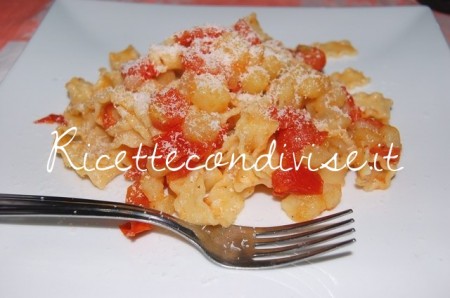 Reginette con patate e pomodorini con formaggio di Daniela