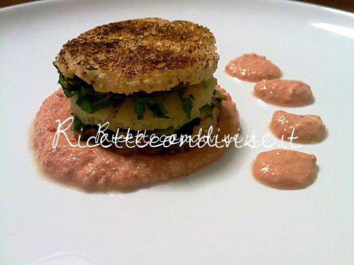 Primo piano sandwich caldo con rucola e provola affumicata dello chef Matteo Ghigino