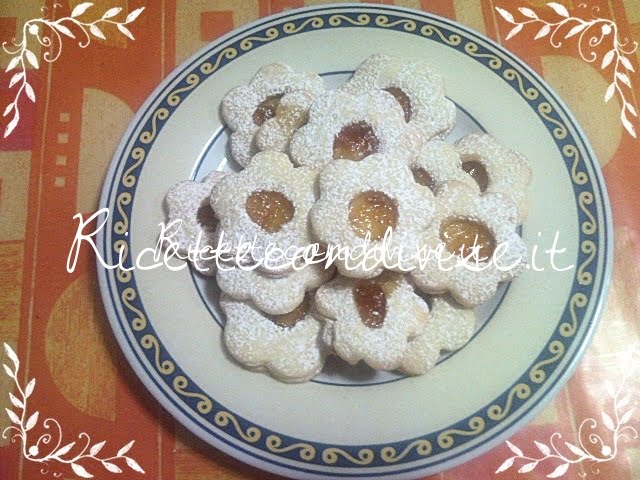 Biscotti Fiorellini con marmellata di Teresa Mastandrea