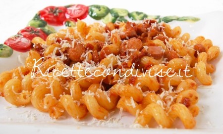 Fusilli bucati wurstel e bruschetta Agromonte di Dany Ideericette