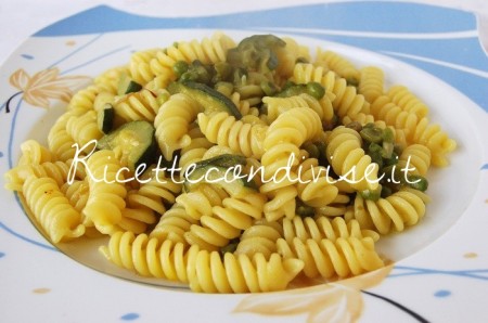 Fusilli zucchine piselli e zafferano di Dany Ideericette