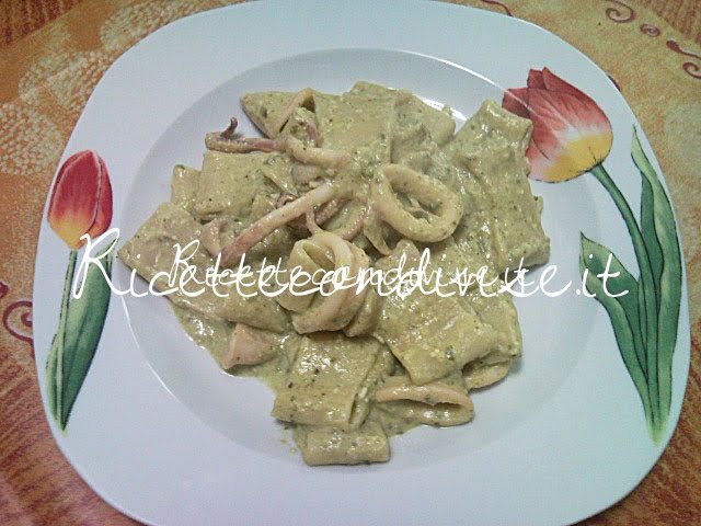 Paccheri con calamari e pesto di zucchine e basilico di Teresa Mastandrea