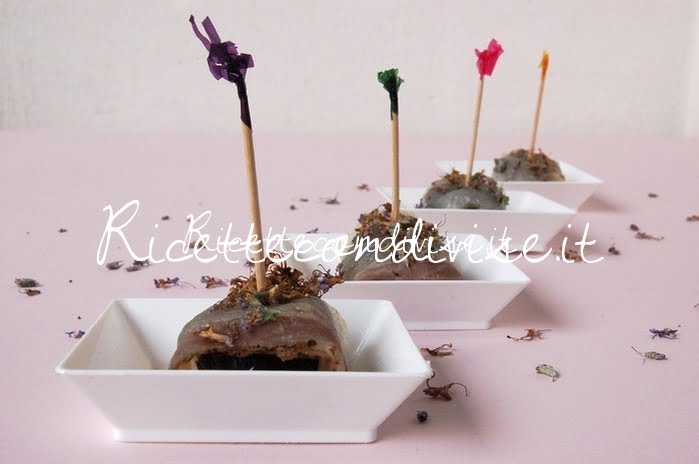 Presentazione involtini di lardo e prugne con fiori di rosmarino di Dany Ideericette