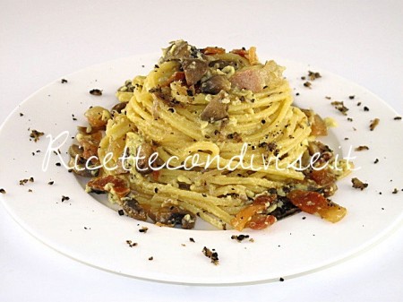 Spaghetti alla chitarra con carbonara di funghi e tartufo estivo di Manlio Midori