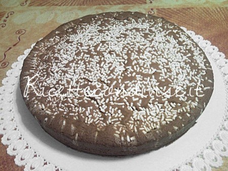 Torta al cioccolato con granella di zucchero di Teresa Mastandrea Torta al cioccolato con granella di zucchero di Teresa Mastandrea