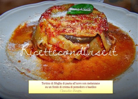 Tortino di pasta sfoglia con melanzane al sugo di basilico di Claudio Rega