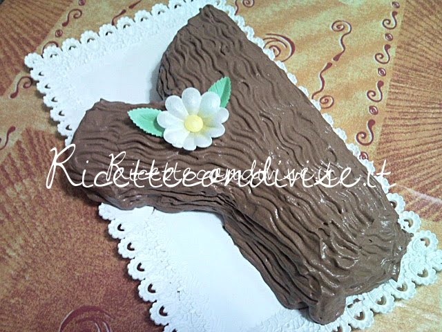 Tronchetto con crema pasticcera e panna di Teresa Mastandrea