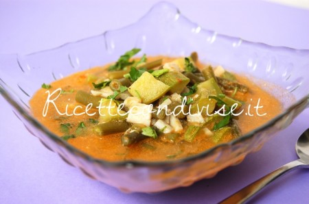 Particolare zuppa di fagiolini zucchine e surimi in brodetto al sapore di granchio di Dany Ideericette