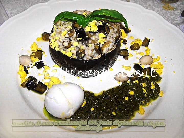 Insalata di orzo e melanzane ripiene con pesto di pistacchi e bufala di Claudio Rega