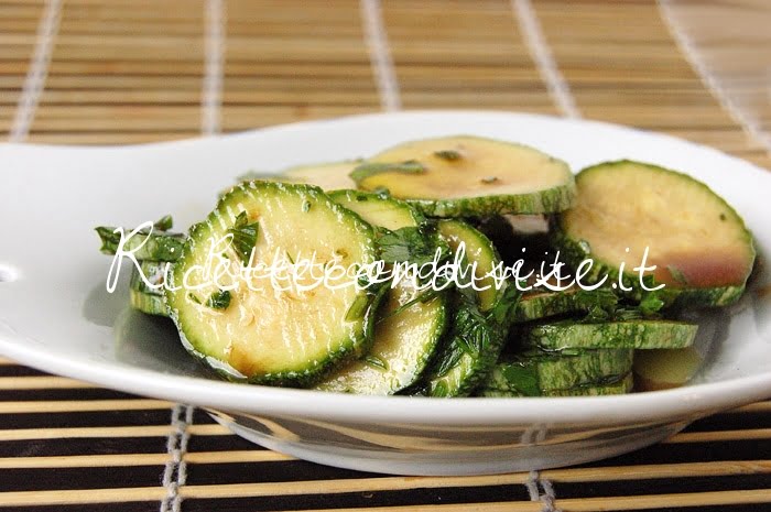 Particolare zucchine crude marinate con aceto balsamico di Dany Ideericette