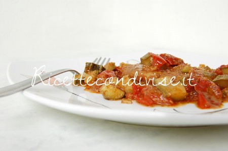 Primo piano cuori di merluzzo con zucchine, pomodorini e pesto di basilico e pomodorini alcubo3 di Dany - Ideericette Primo piano cuori di merluzzo con zucchine pomodorini e pesto di basilico e pomodorini alcubo3 di Dany Ideericette