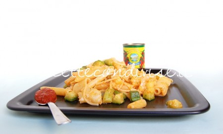 Primo piano pasta mista con cavolfiore zucchine e harissa di Dany Ideericette