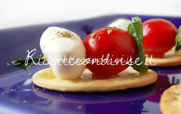 Particolare Fior di Crackers con mini spiedini pomodorini e mozzarelline di Dany Ideericette