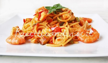Ricetta Spaghetti con gamberi, surimi di aragosta, zucchine e pomodorini di Dany 1 Spaghetti con gamberi e surimi di aragosta