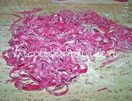 Fettuccine rosa alla rapa rossa di Claudio Rega
