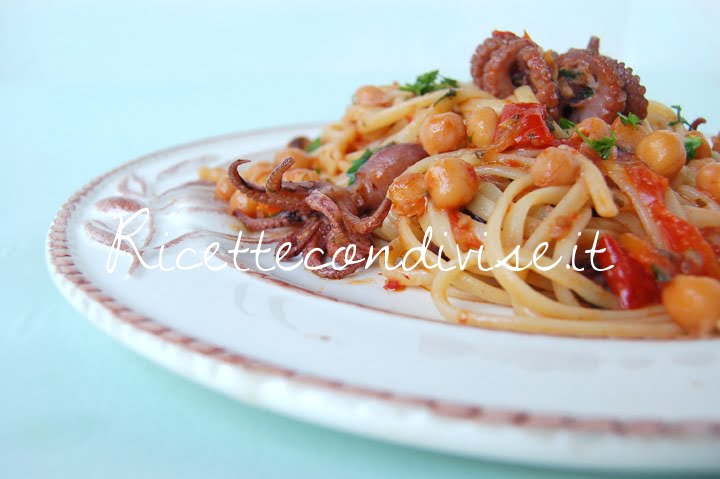 Linguine con moscardini ceci e pomodorini pachino