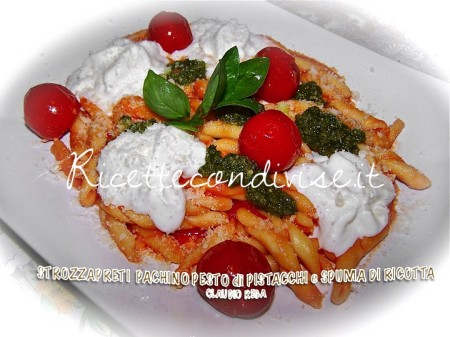Strozzapreti con pachino pesto di pistacchi e spuma di ricotta di Claudio Rega Strozzapreti con pachino pesto di pistacchi e spuma di ricotta di Claudio Rega