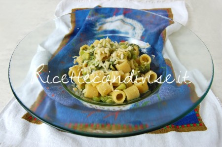 Mezzi Rigatoni con broccoli crema di zucca cinese allo zafferano e scaglie di Cheddar di Dany Ideericette