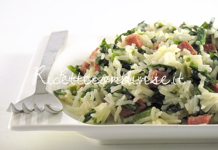 Primo piano riso basmati saltato con cime di rapa e salsiccia di Manlio Midori