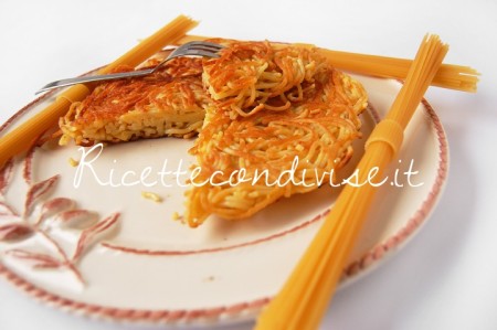 Primo piano frittata di spaghetti di Dany Ideericette