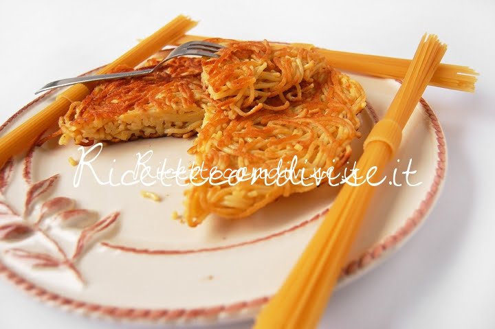 Primo piano frittata di spaghetti di Dany Ideericette