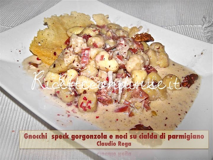 Gnocchi speck gorgonzola e noci su cialda di parmigiano di Claudio Rega