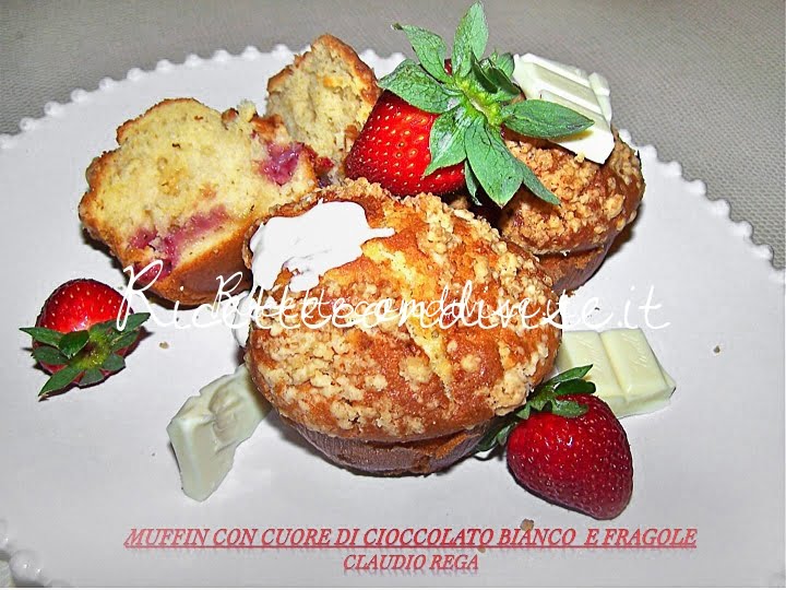 Muffin con cuore di cioccolato bianco e fragole di Claudio Rega