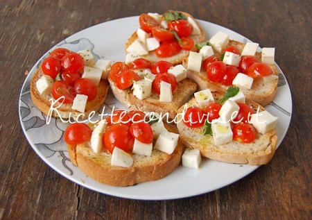 Crostini caprese di Dany Ideericette