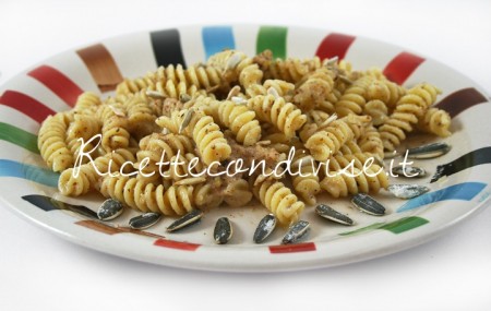 Fusilli con salsa di noci e semi di girasole tostati di Dany - Ideericette Fusilli con salsa di noci e semi di girasole tostati di Dany Ideericette