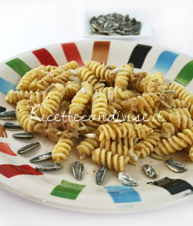 Particolare fusilli con salsa di noci e semi di girasole tostati di Dany - Ideericette Particolare fusilli con salsa di noci e semi di girasole tostati di Dany Ideericette