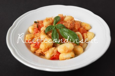 Gnocchi con tonno e pomodorini di Dany Ideericette piatto Ginori