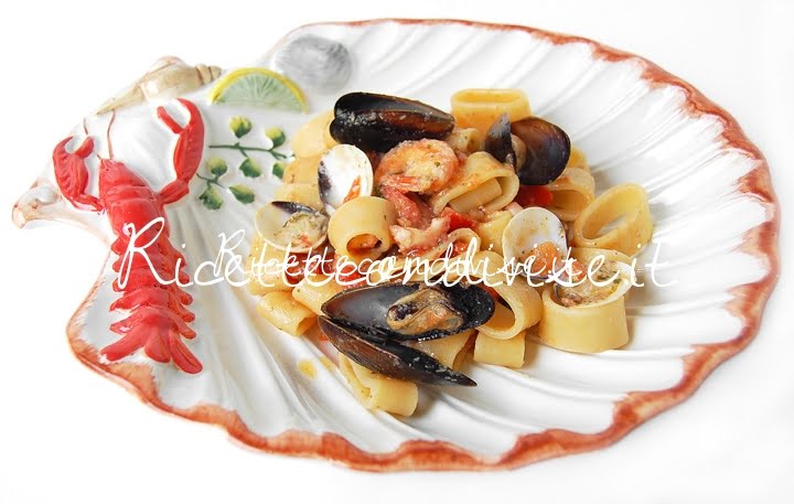 Primo piano calamarata ai frutti di mare di Giovanna