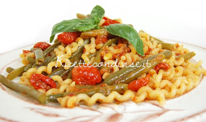 Fusilli bucati piccanti con fagiolini boby e pomodorino ciliegino semisecco di Dany Ideericette