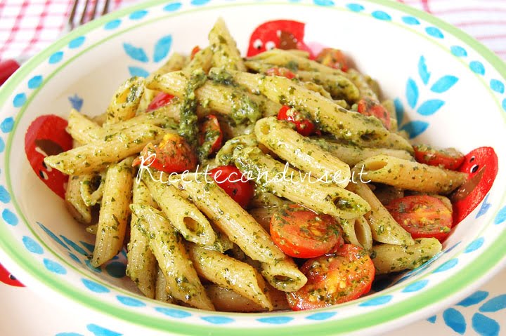 Particolare Penne integrali con pesto di menta e pomodorini di Dany Ideericette