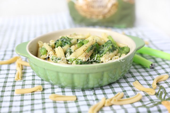 Primo piano Casarecce con cime di rapa e tuma del trifulau di Dany Ideericette