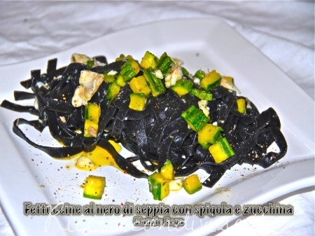 ricetta fettuccine al nero di seppia  con spigola e zucchine di claudio rega