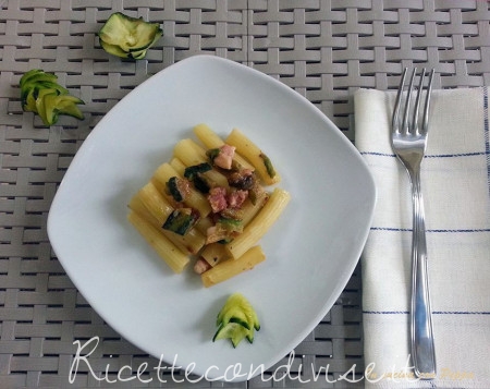 Ricetta tortiglioni con zucchine e pancetta