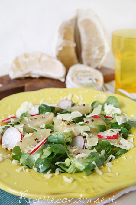 Insalata con Casutin Occelli, songino, ravanelli, pomelo e pepe di Sichuan