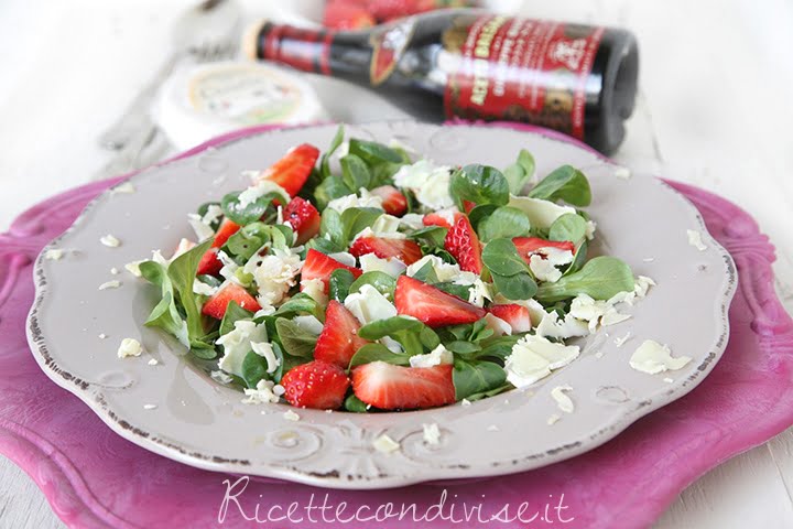 Ricetta Insalata con Casutin Occelli, valeriana, fragole e aceto balsamico
