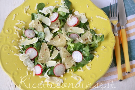 ricetta insalata con casutin occelli, valeriana, ravanelli, pomelo e pepe di sichuan