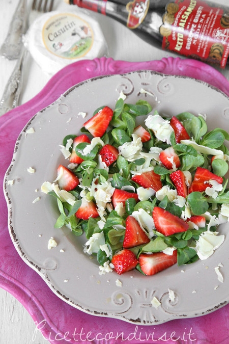 Insalata con Casutin, valeriana, fragole e aceto balsamico di Dany - Ideericette - Copia
