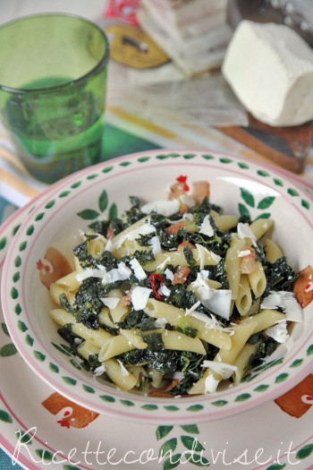 Primo piano penne con cavolo nero, pancetta e ricotta salata di Dany - Ideericette