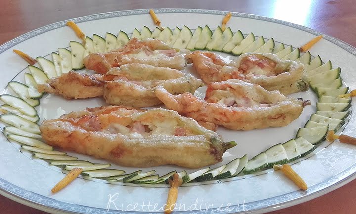 Fiori di zucca in pastella ripieni di mozzarella e prosciutto di Franco Graziano