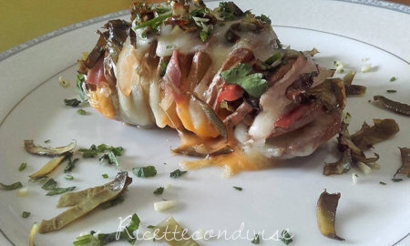 Patate farcite a fisarmonica con pancetta carciofi e formaggio